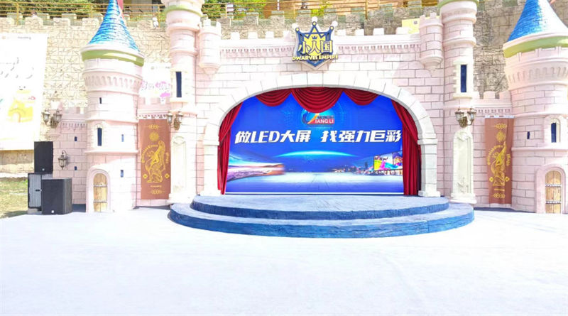 以下是一个关于“学校LED显示屏使用方法”的标题及详细内容：
